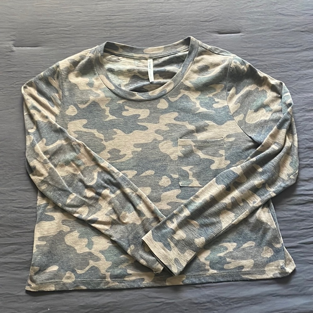 Camo cropped long sleeve
